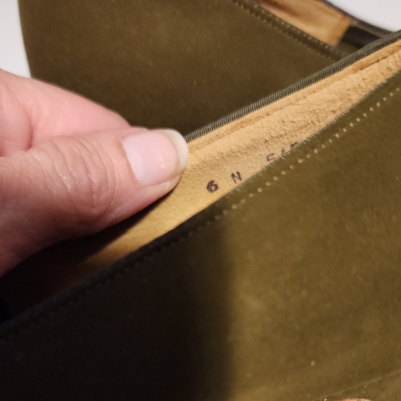 Vintage NWOT Elegant Green Heels with Studded Suede - Picture 4 of 7